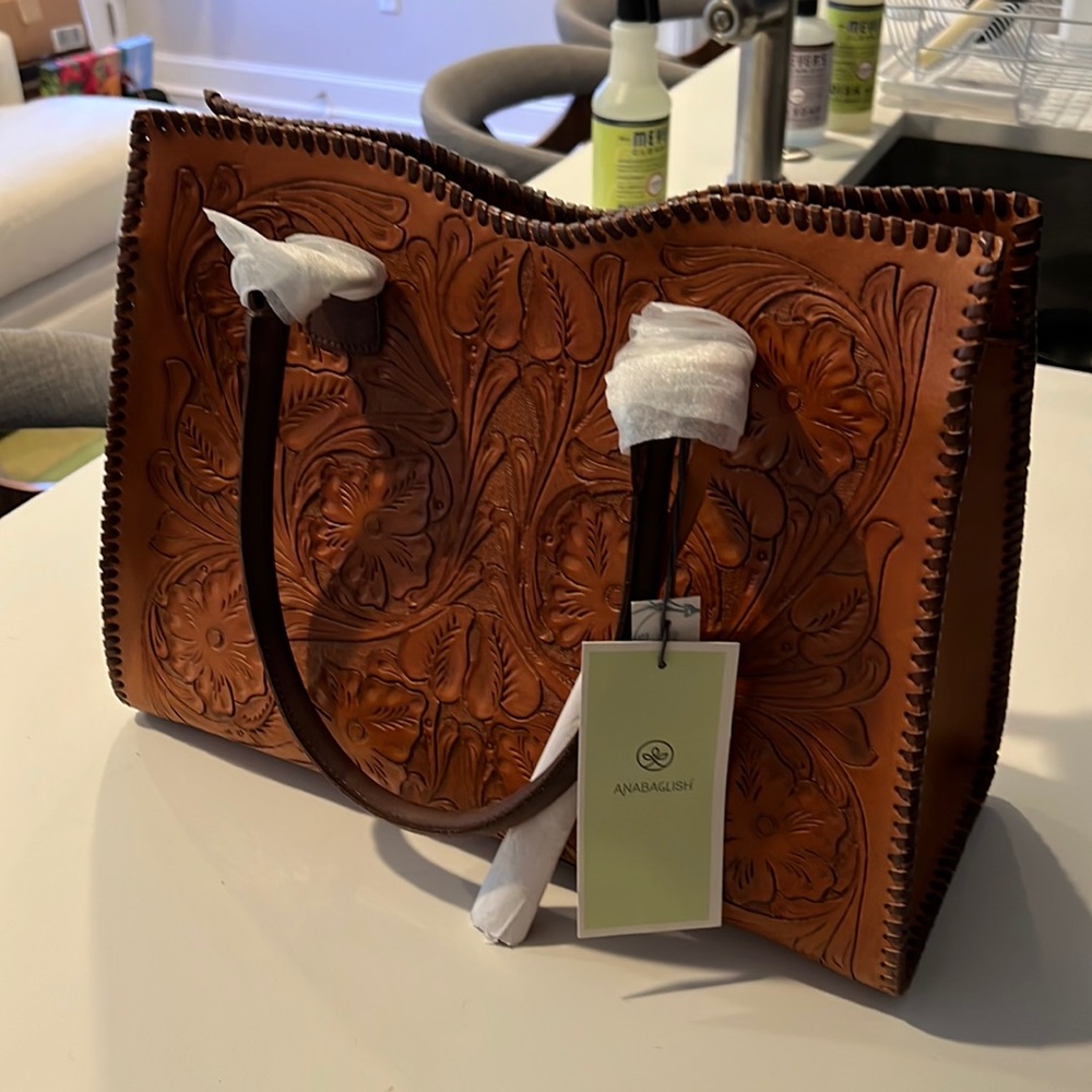 Anabaglish leather tote NWT